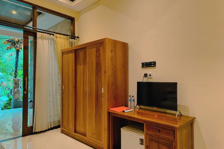 Room 8 of 66