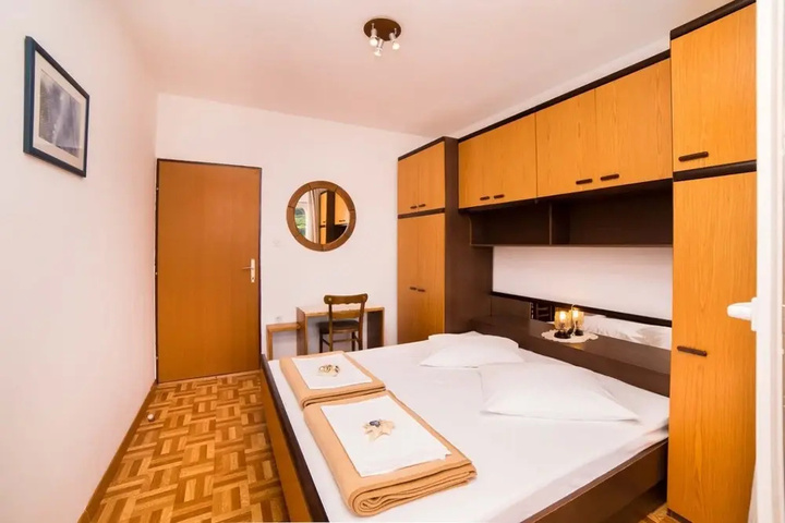 Room 4 of 13