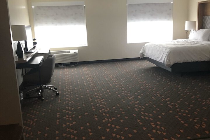 1 Queen Bed (15 of 23)