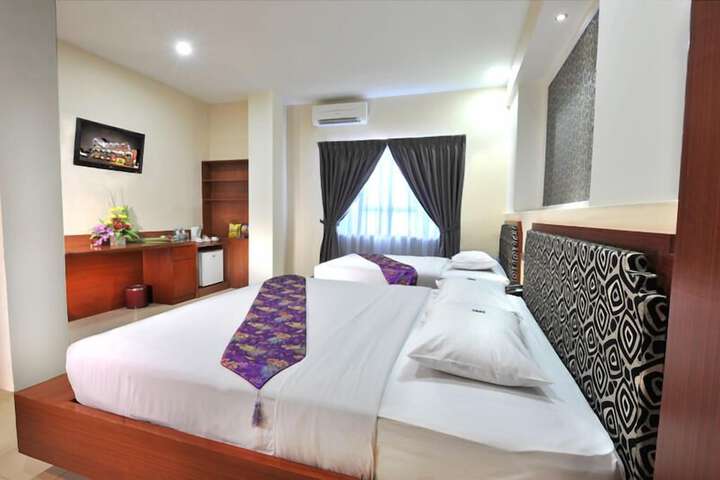 Room 8 of 10