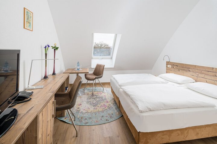 Room 16 of 50