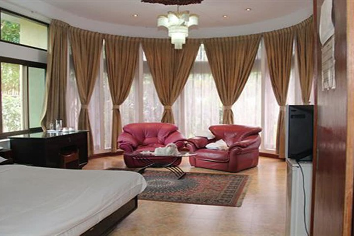 Room 5 of 32