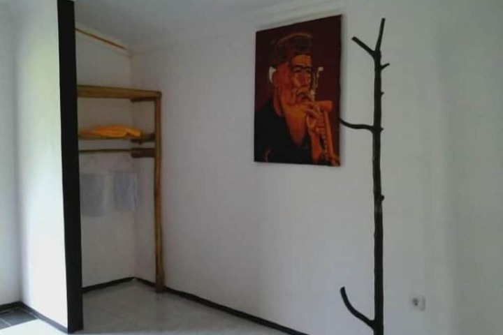 Room 9 of 30