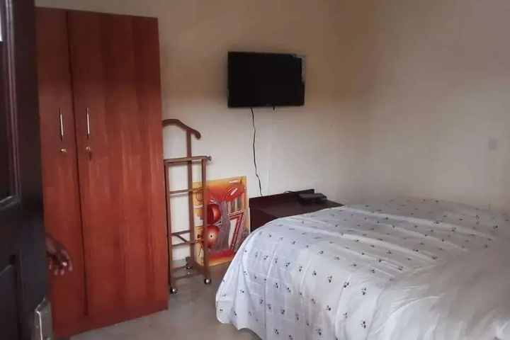 Room 6 of 15