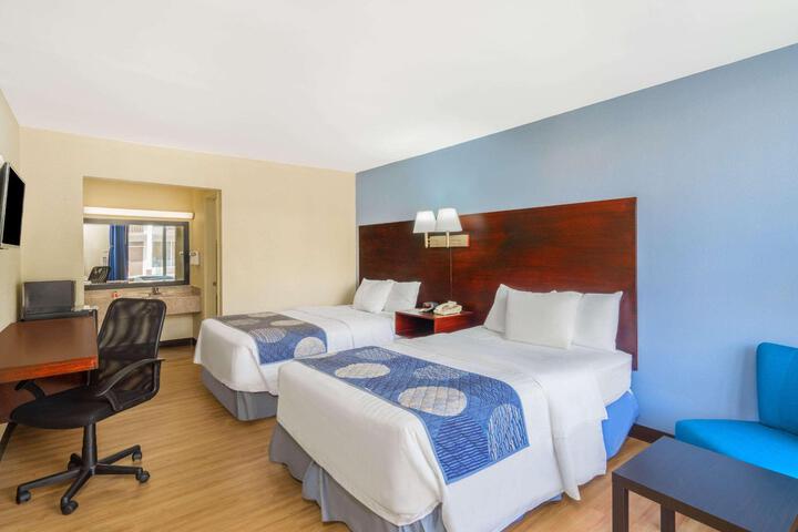 2 Double Beds (4 of 4)