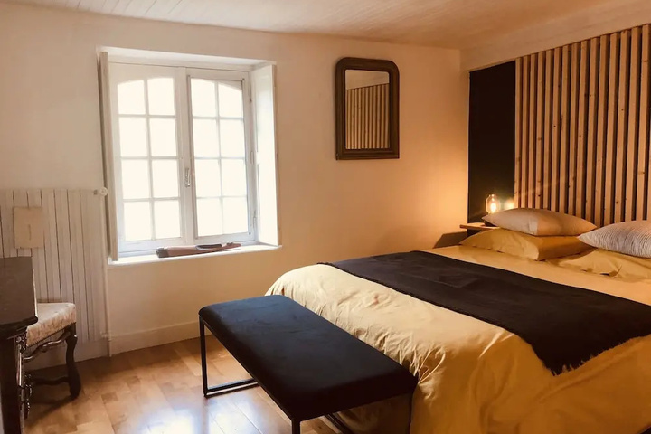 Room 5 of 10