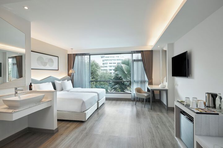 Room 6 of 61
