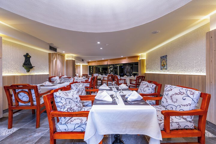Dining 74 of 120