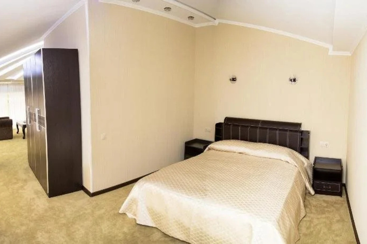 Room 3 of 19