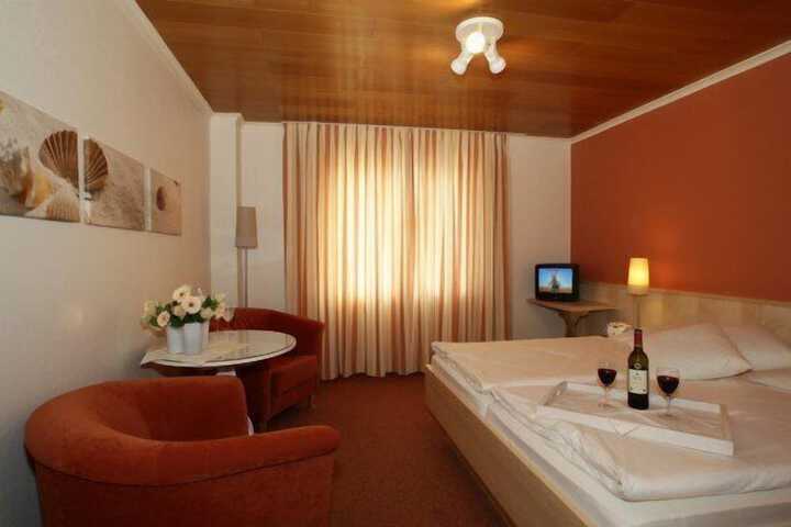 Room 10 of 38