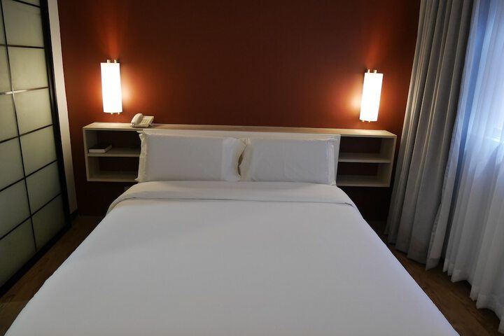 Room 8 of 94