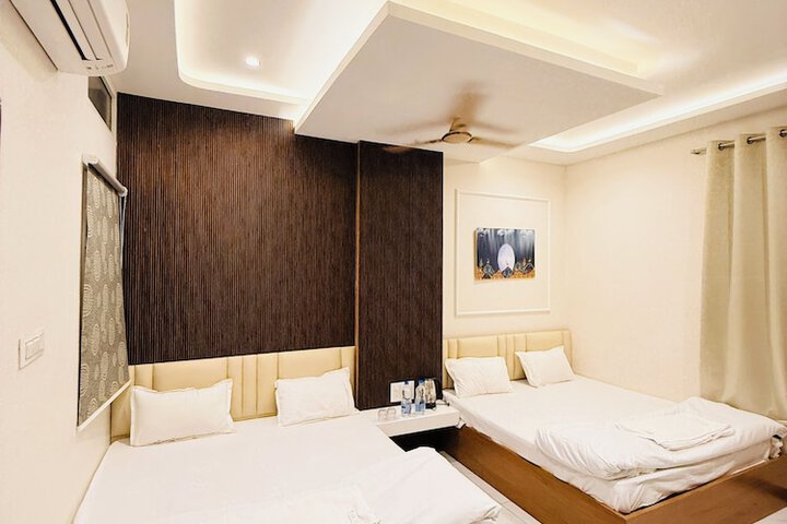 Room 17 of 37