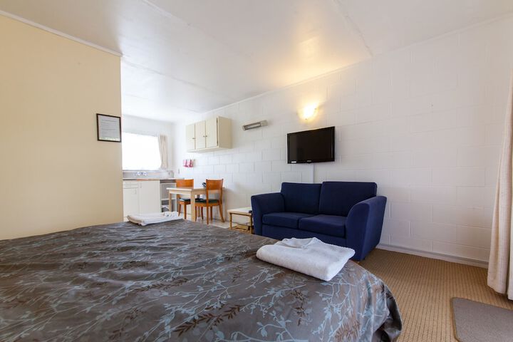 Room 4 of 28
