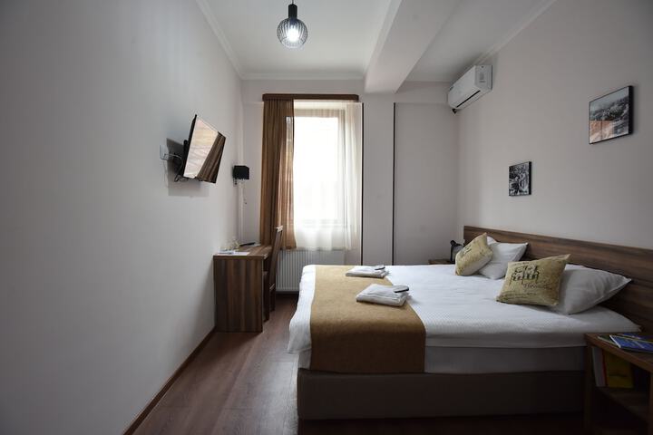 Room 4 of 58