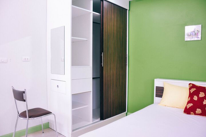 Room 8 of 48
