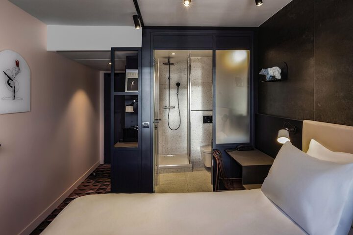 Room 31 of 102
