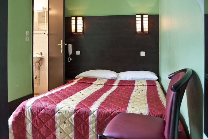 Room 9 of 21