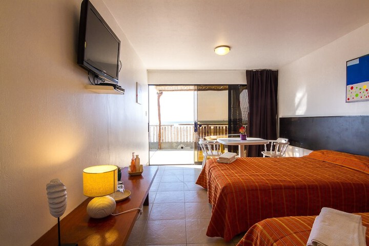 Room 2 of 18