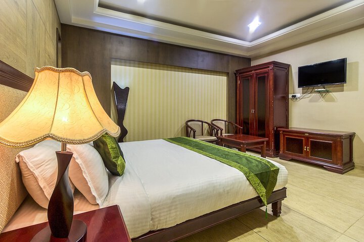 Room 8 of 49