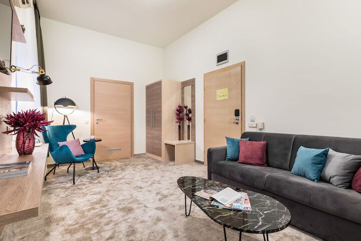 Room 28 of 82