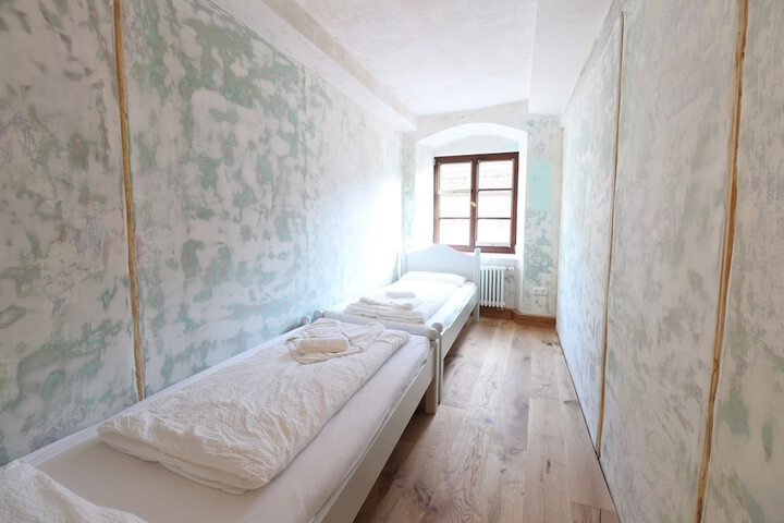 Room 74 of 102