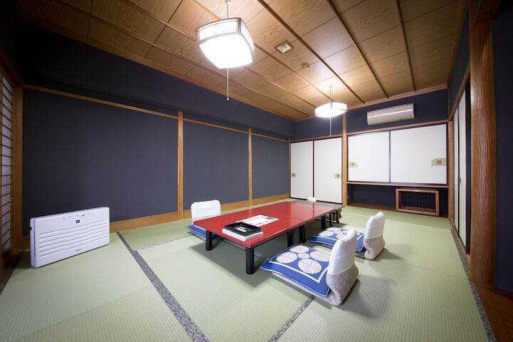 Room 4 of 11