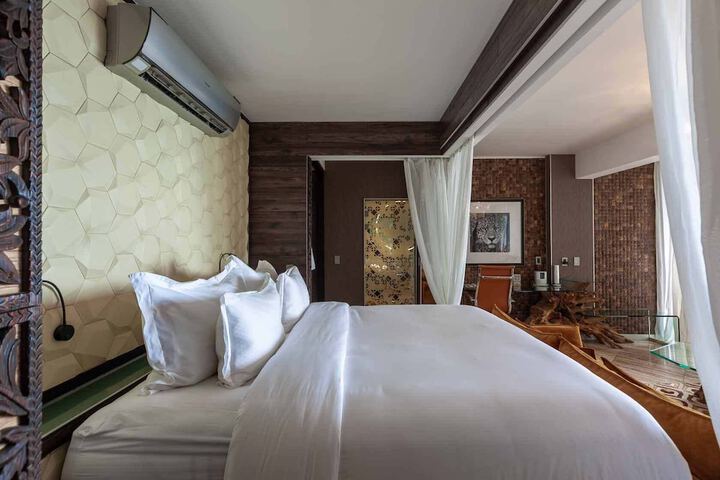 Room 27 of 205