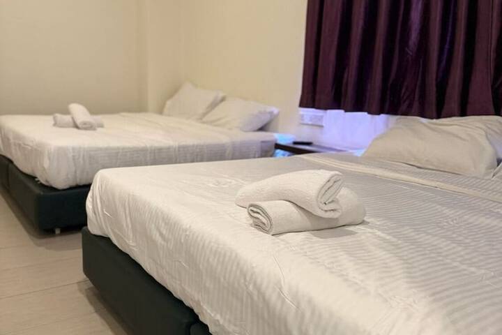 Room 6 of 28