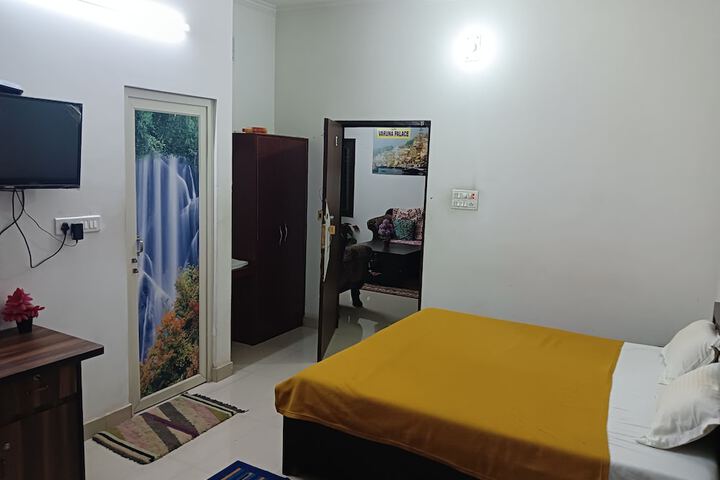 Room 13 of 30
