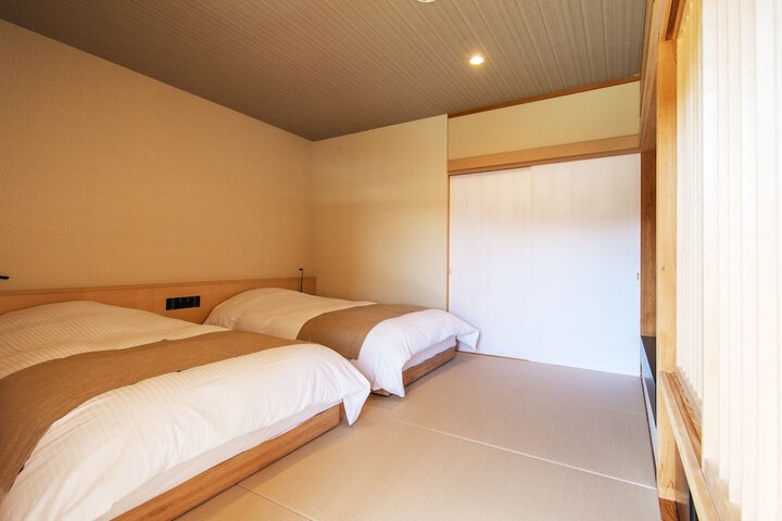 Room 11 of 49