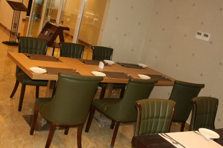 Dining 69 of 107