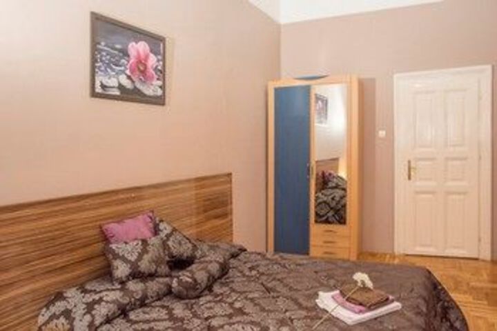 Room 163 of 322