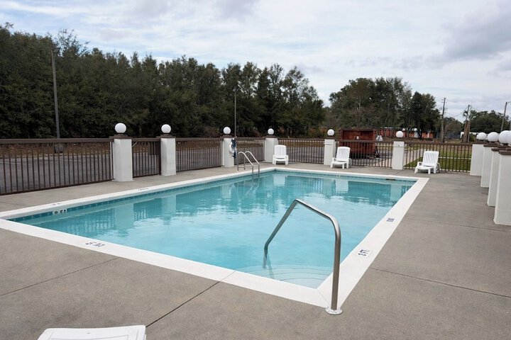 Pool 32 of 39