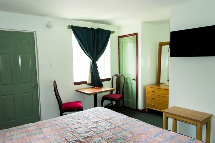 Room 9 of 18