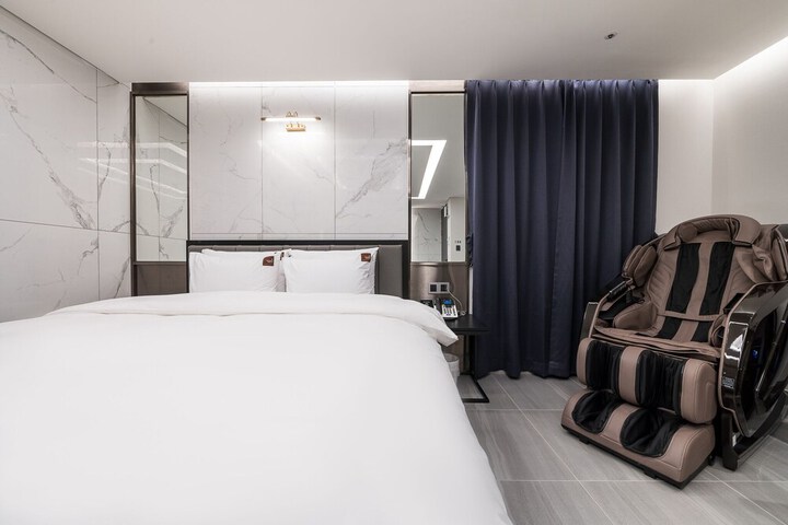 Room 19 of 48
