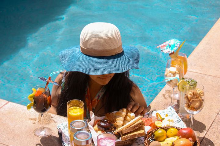 Hotel with Pool