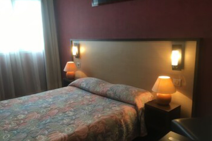 Room 9 of 23