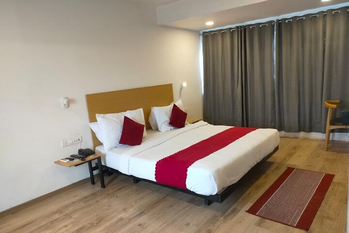 Room 6 of 13