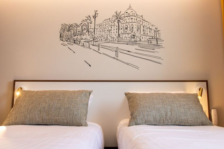 Room 10 of 80