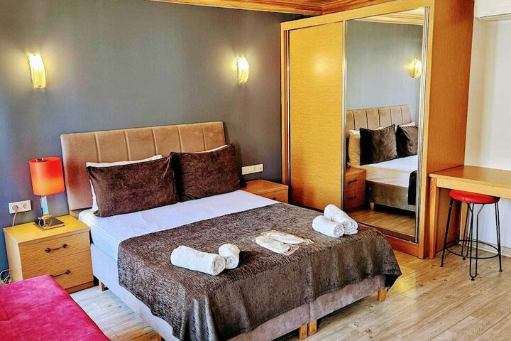 Room 45 of 204