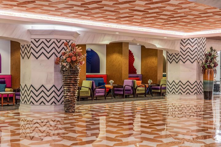 Entrance & Lobby