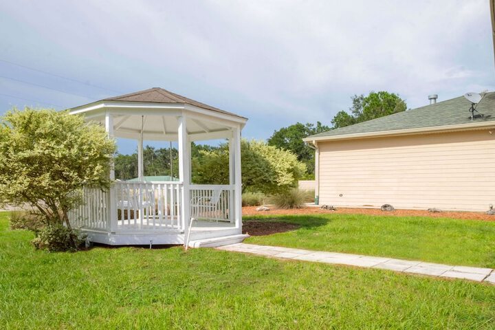 Hotel Exterior 62 of 64