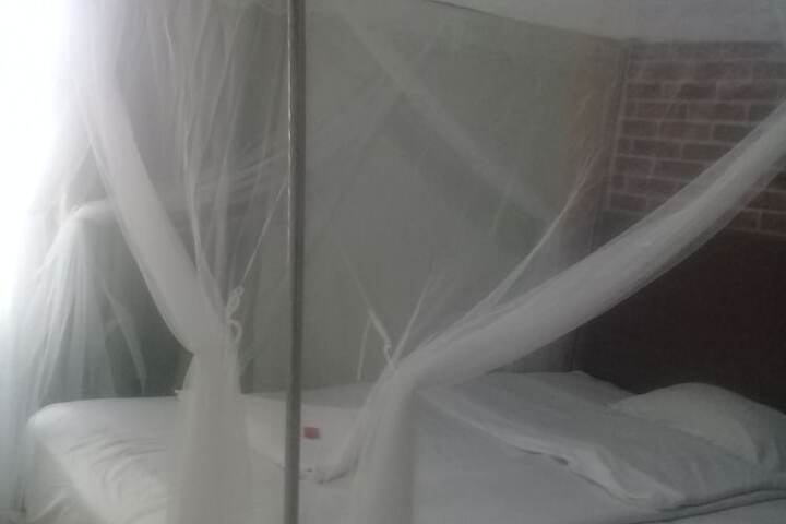 Room 4 of 13