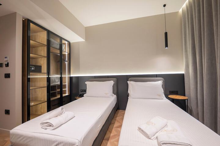Room 32 of 117