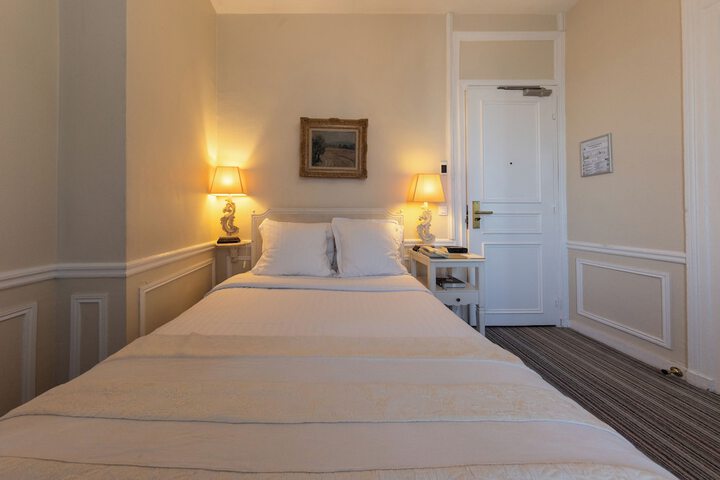 Room 12 of 65