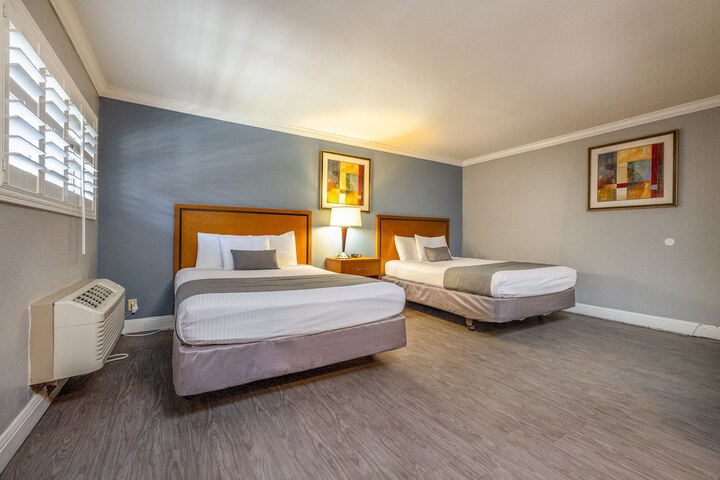 Standard Room, King or Two Doubles (5 of 15)