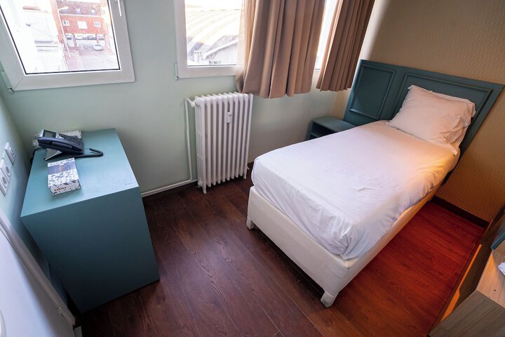 Room 6 of 47