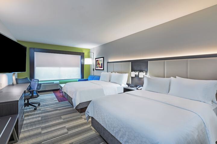2 Queen Beds (13 of 16)