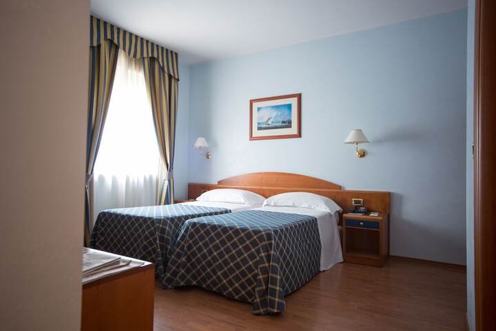 Room 27 of 78