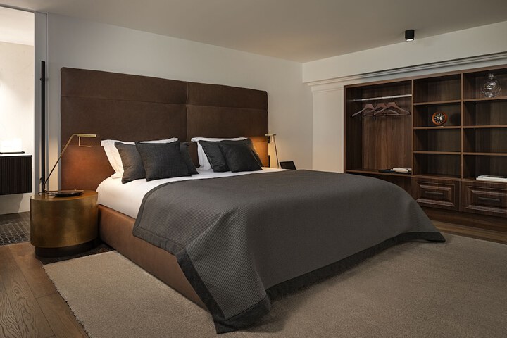Room 10 of 51